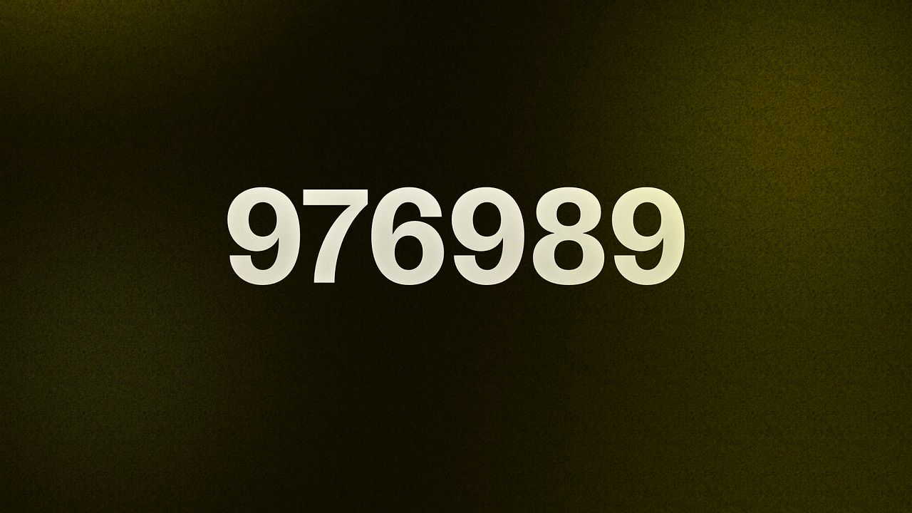 976989