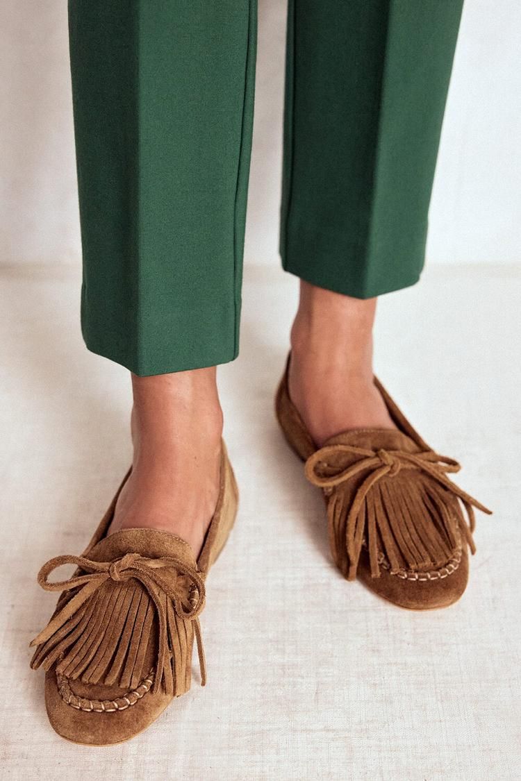 Camel Solid-Colour Round-Toe Loafers with Fringe