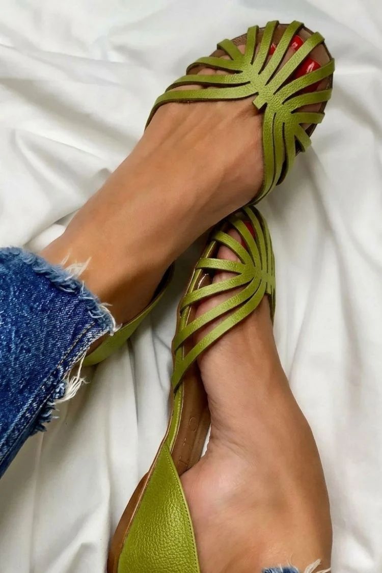 Black Solid-Colour Round-Toe Cut-Out Sandals
