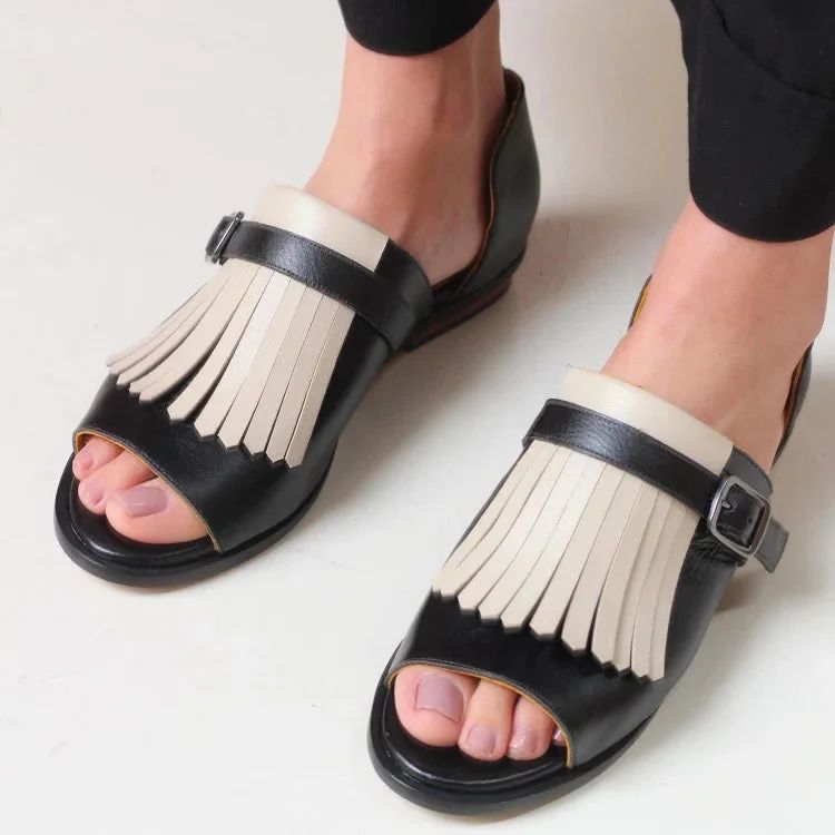 Contrasting Round Open-Toe Slip-On Sandals with Fringe