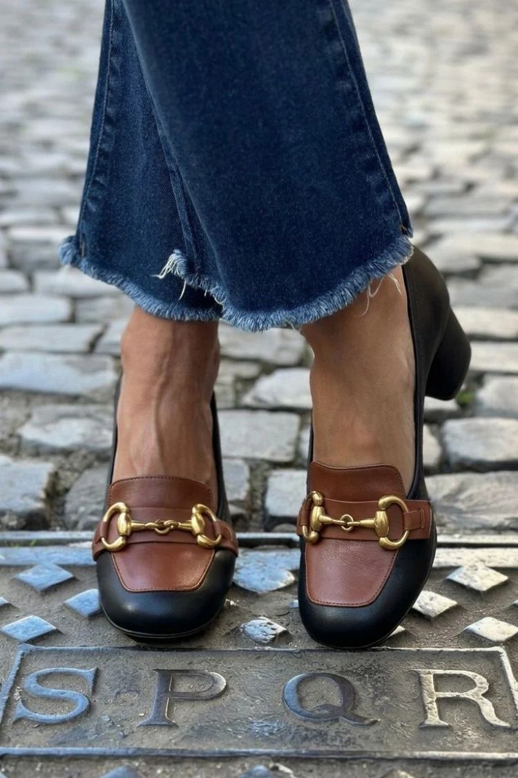 Colour-Block Square-Toe Chunky Heels with Metal Buckle