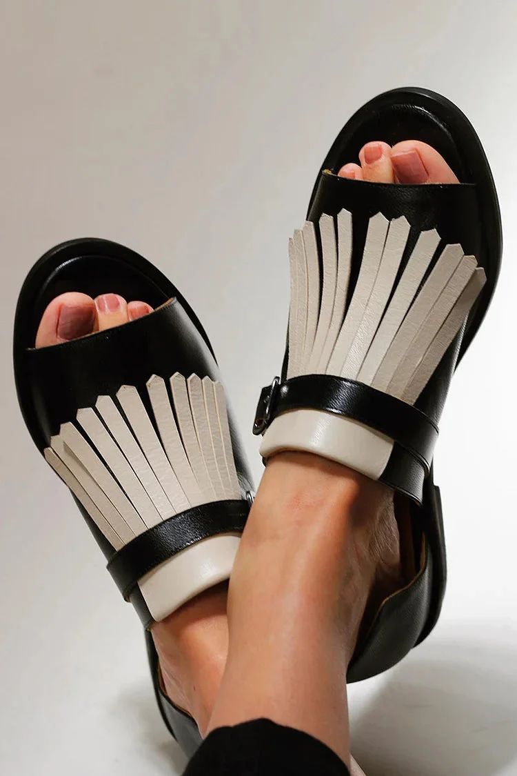Contrasting Round Open-Toe Slip-On Sandals with Fringe