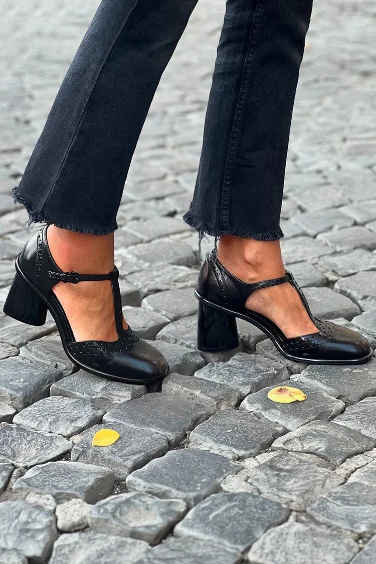 Black Solid-Colour Round-Toe Chunky Heels with Buckle and T-Bar Strap