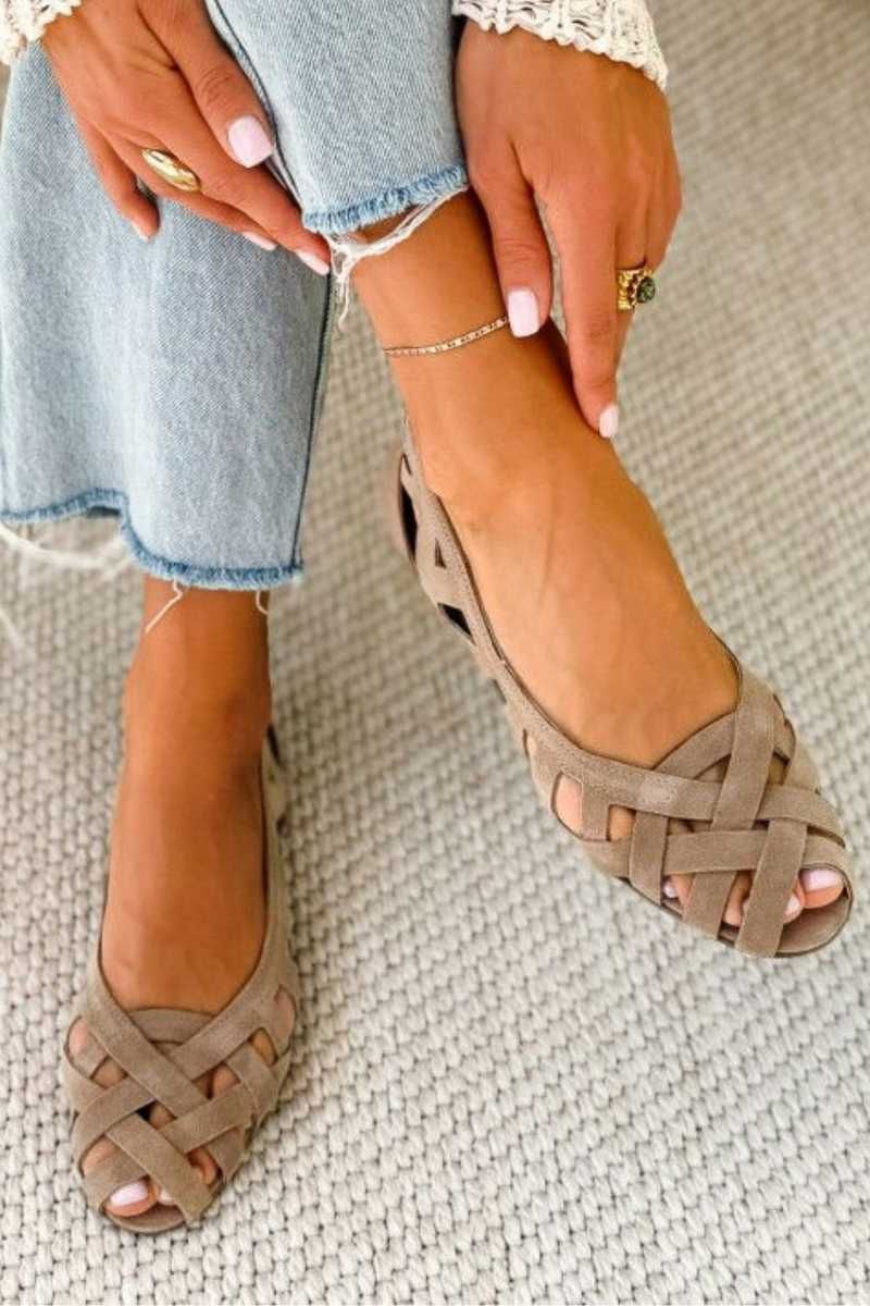 Casual Flat Woven Open-Toe Sandals with Crossover Straps