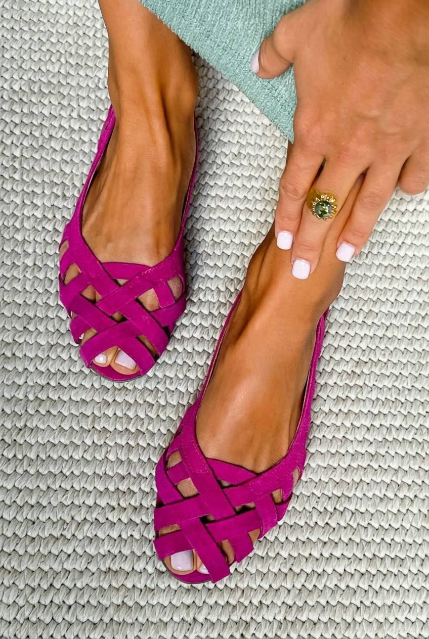 Casual Flat Woven Open-Toe Sandals with Crossover Straps