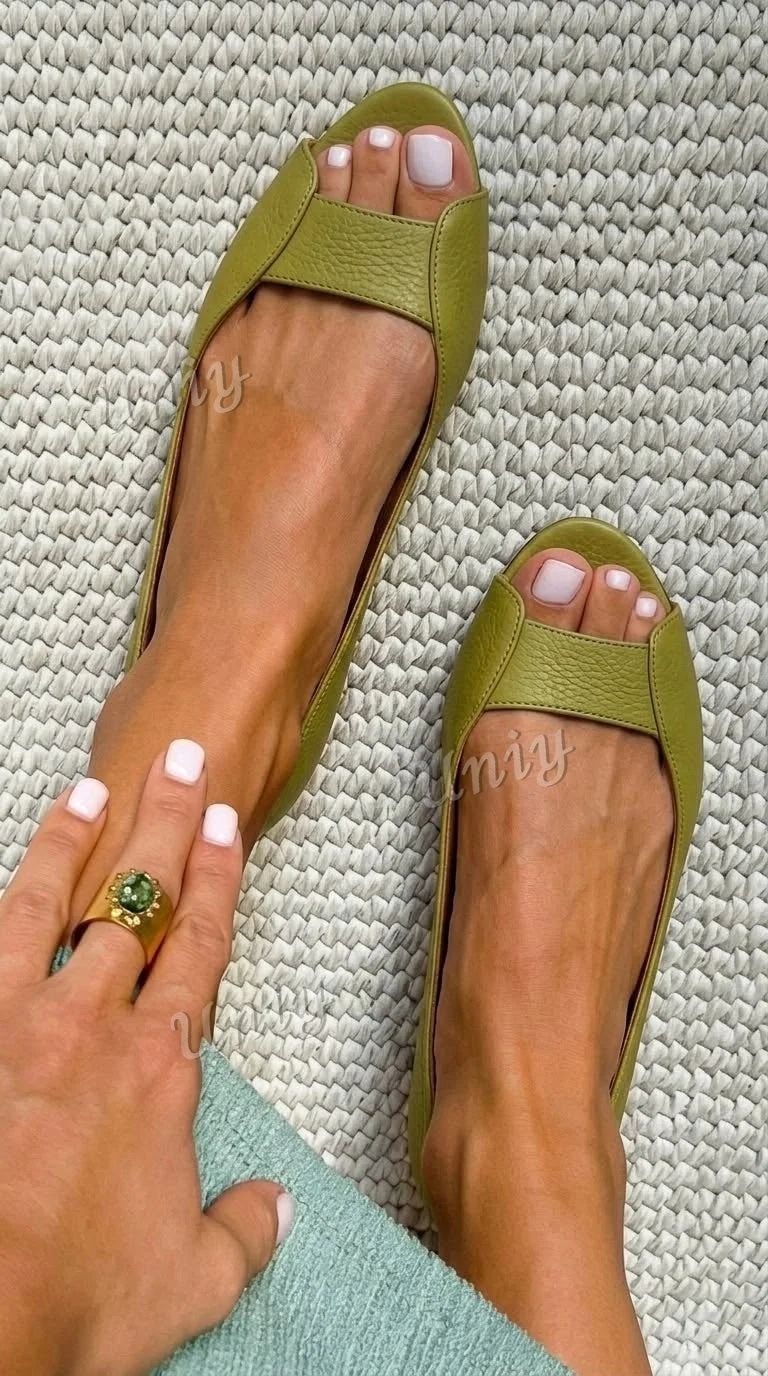 Chic Champagne Gold Metallic Open-Toe Flats
