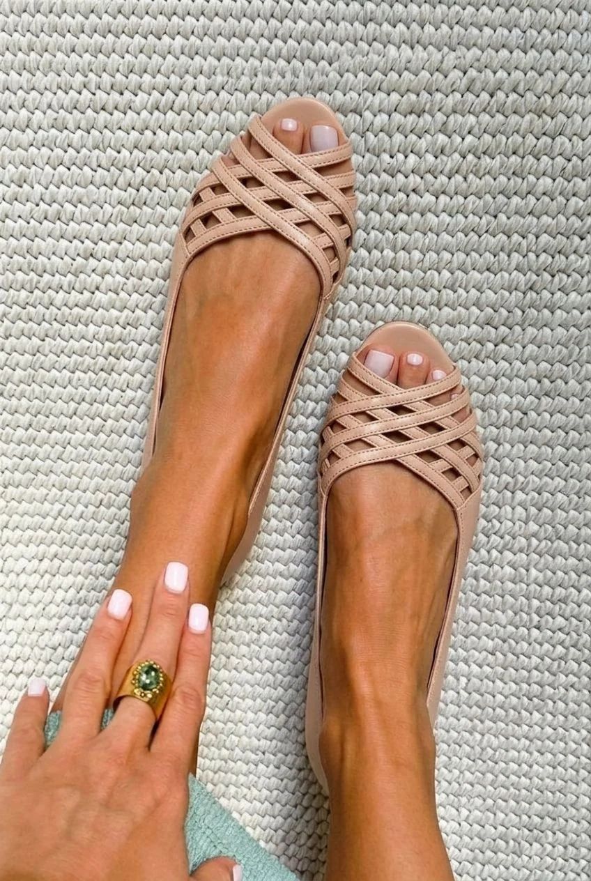 Casual Nude Flat Sandals with Crossover Straps and Peep Toe