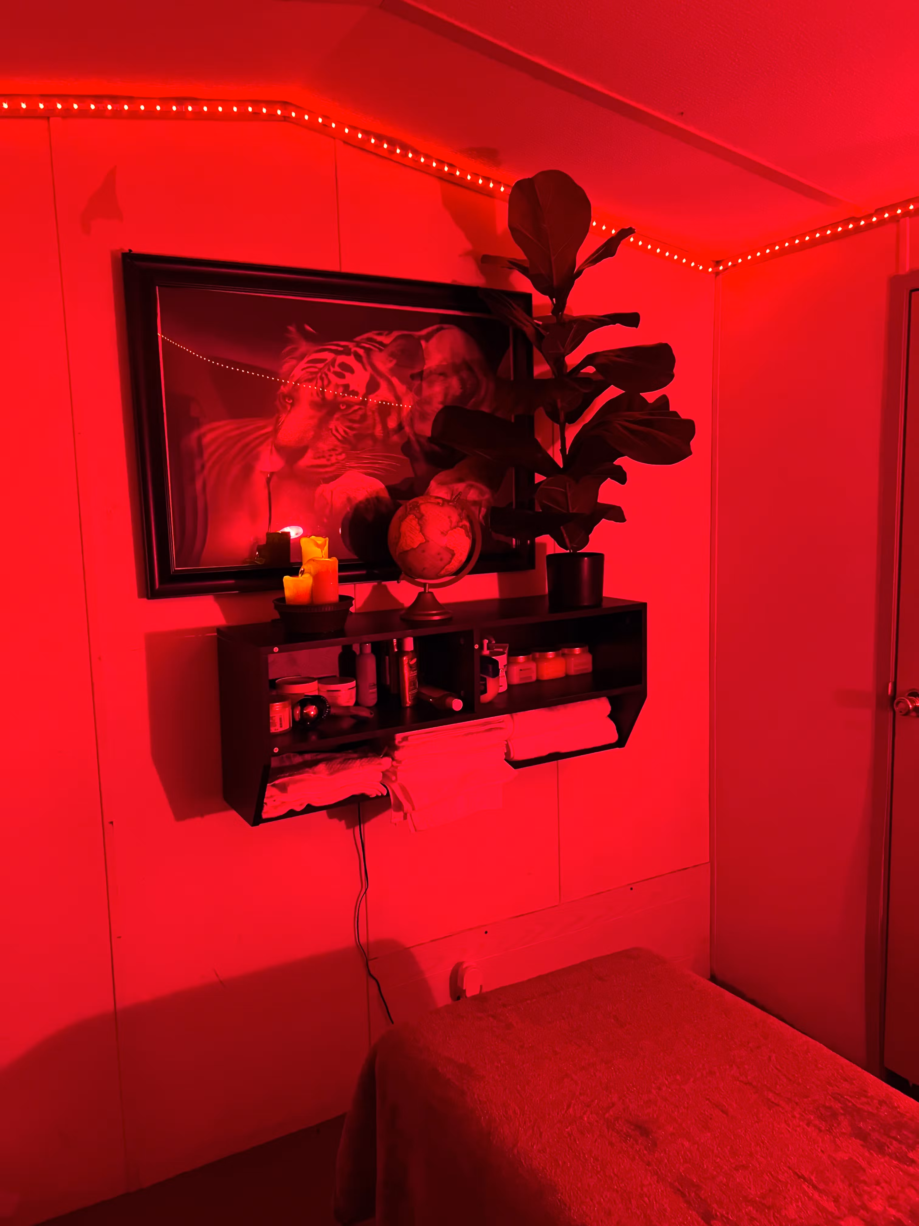 RedRoomMassage 