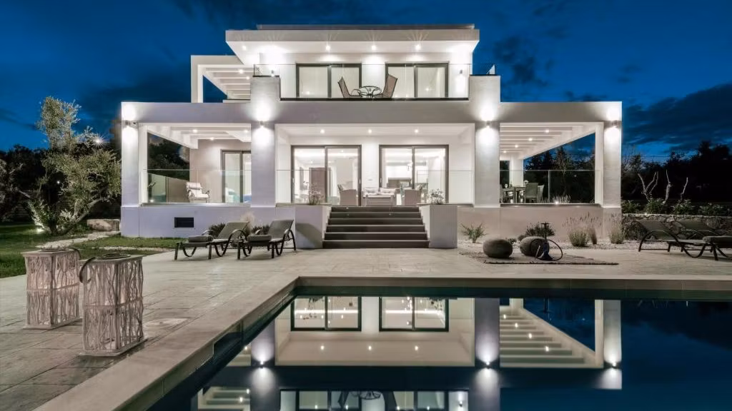 Book a Luxury Villa Now!