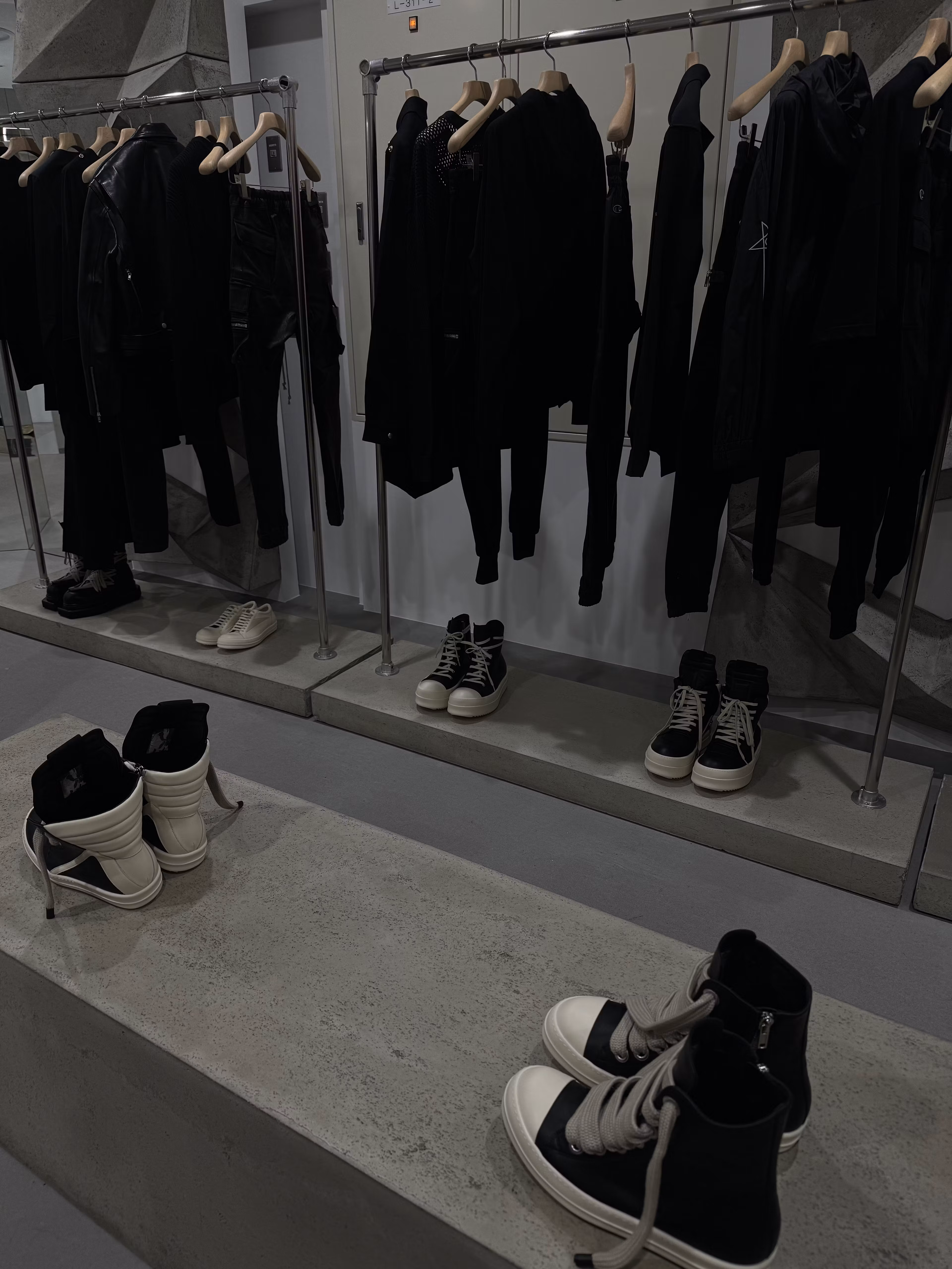 Private Calls + Livestreams 