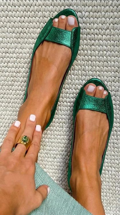 Chic Champagne Gold Metallic Open-Toe Flats