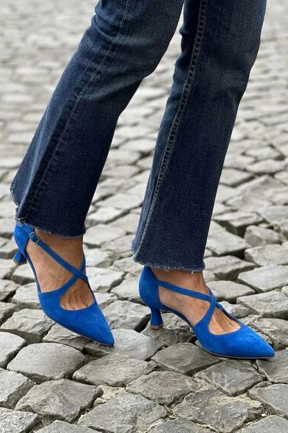 Khaki Solid-Colour Pointed-Toe Low Heels with Buckle and Crossover Straps
