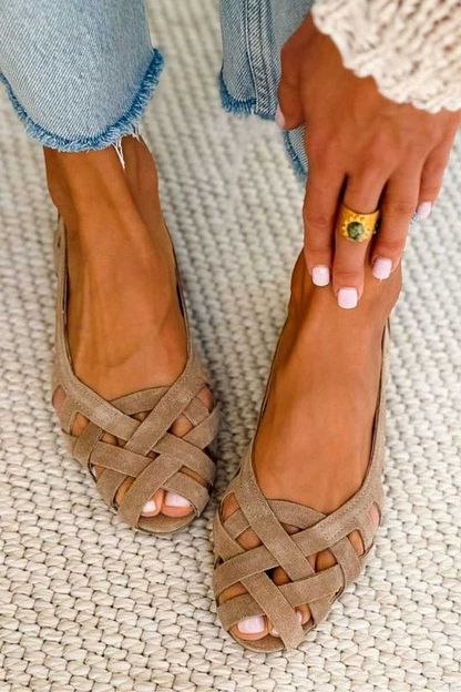 Casual Flat Woven Open-Toe Sandals with Crossover Straps
