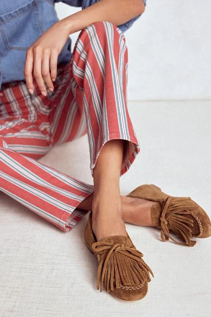 Camel Solid-Colour Round-Toe Loafers with Fringe