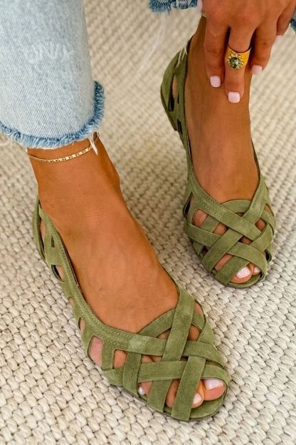 Casual Flat Woven Open-Toe Sandals with Crossover Straps