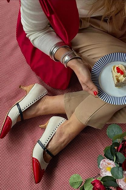 White Colour-Block Pointed-Toe Low Heels with Buckled Instep Strap