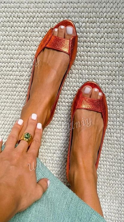 Chic Champagne Gold Metallic Open-Toe Flats