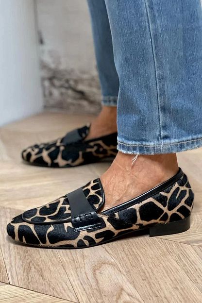 Colour-Block Cow-Print Round-Toe Slip-On Loafers