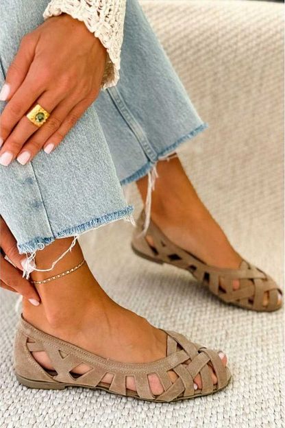 Casual Flat Woven Open-Toe Sandals with Crossover Straps