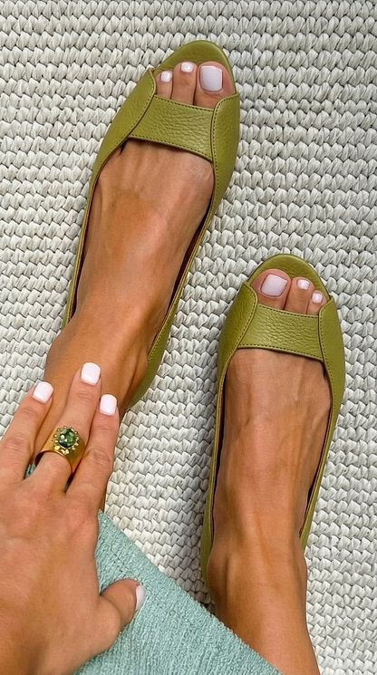 Chic Champagne Gold Metallic Open-Toe Flats