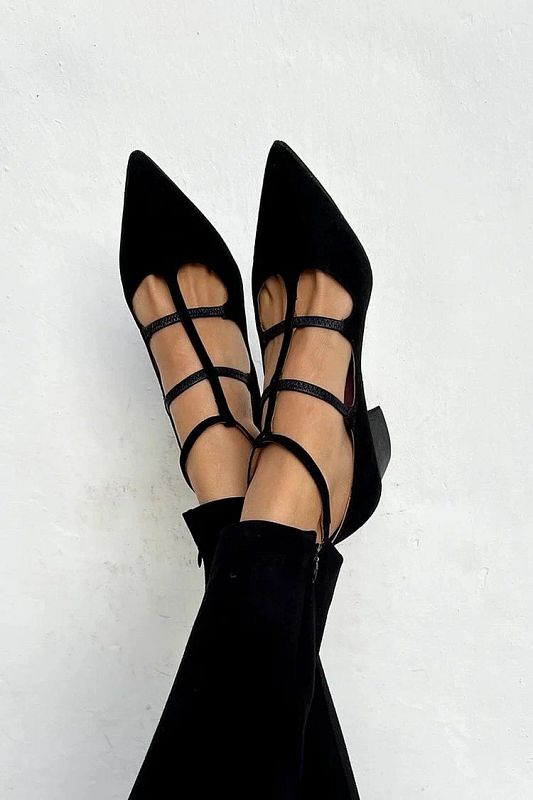 Black Solid-Colour Pointed-Toe Block Heels