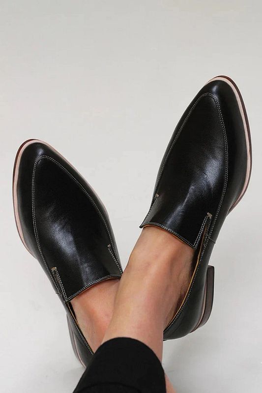 Daily Seam Black Solid-Colour Pointed-Toe Loafers