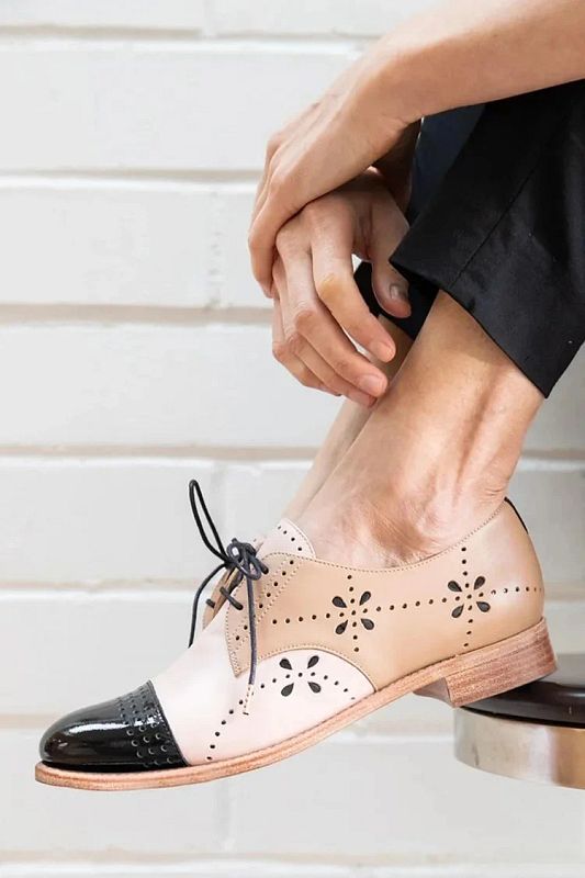 Khaki Colour-Block Lace-Up Flat Oxford Shoes with Floral Pattern