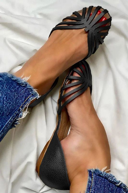 Black Solid-Colour Round-Toe Cut-Out Sandals