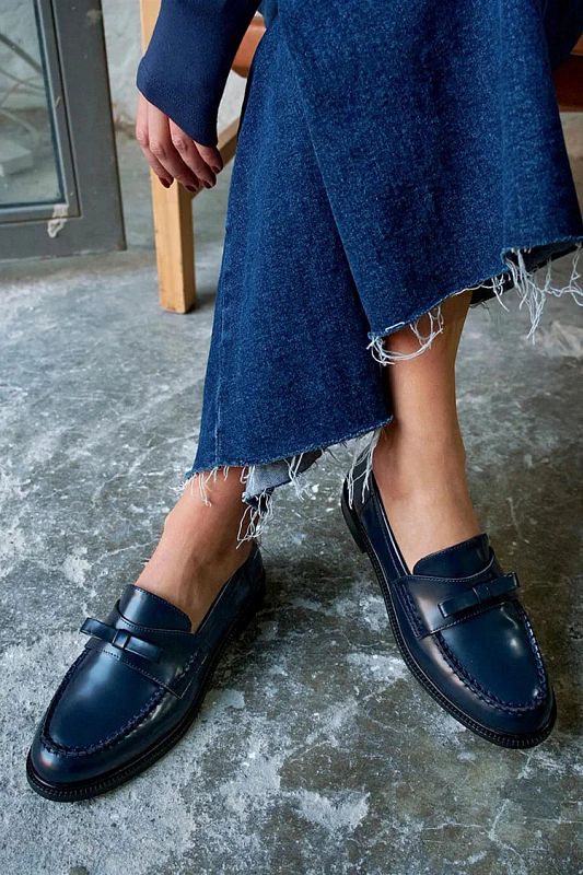 Navy Round-Toe Loafers with Patchwork Design and Decorative Bow