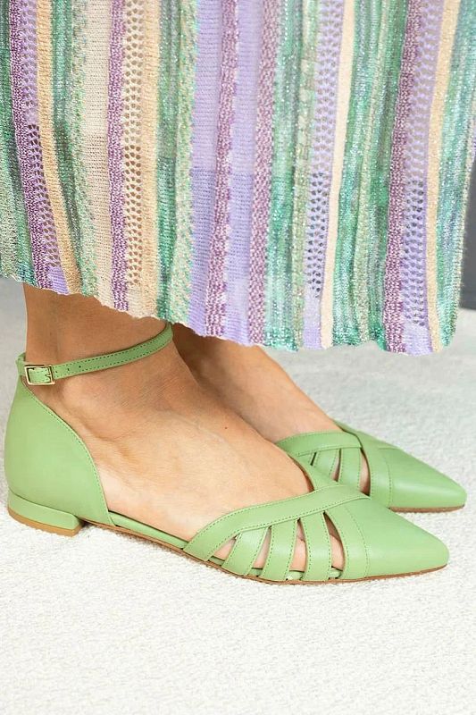Green Solid-Colour Flat Sandals with Pointed Toe, Ankle Strap and Buckle