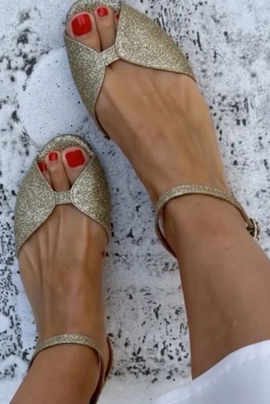 Gold Glitter Summer Flat Sandals with Open Toe and Ankle Strap