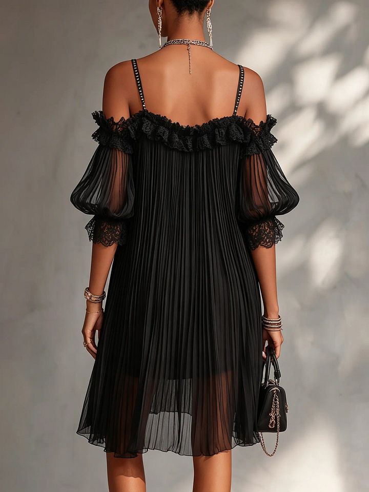 Camille | Robe Mini en Mousseline Noire à Épaules Dénudées et Bordure en Dentelle