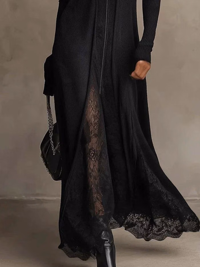 Solenne | Robe Maxi en Maille Côtelée à Dentelle, Noire