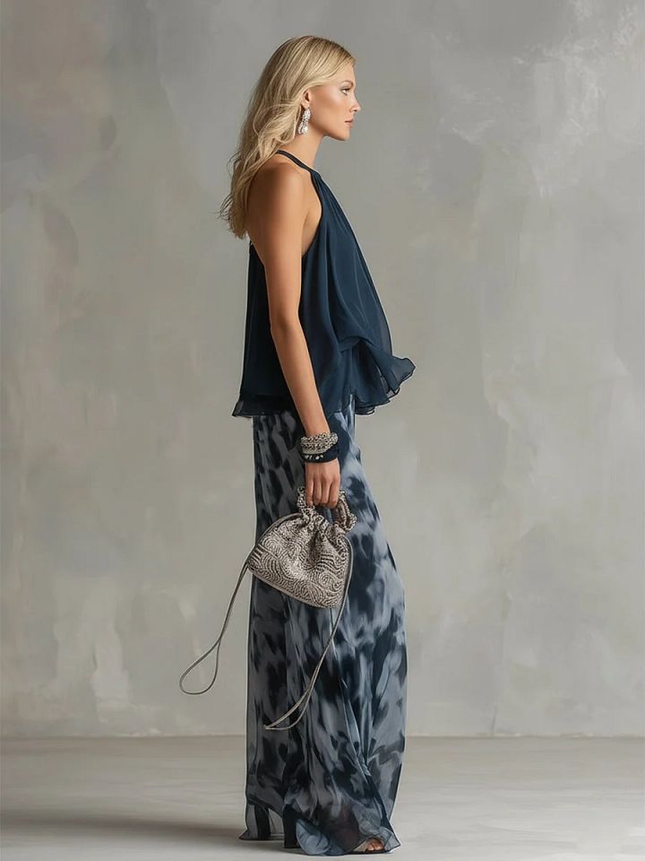 Chloé | Ensemble élégant avec haut dos nu bleu marine et pantalon large imprimé
